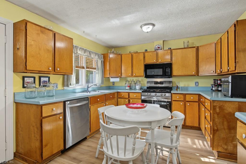 Photo 11 of 24 residential for sale in Hampton virginia