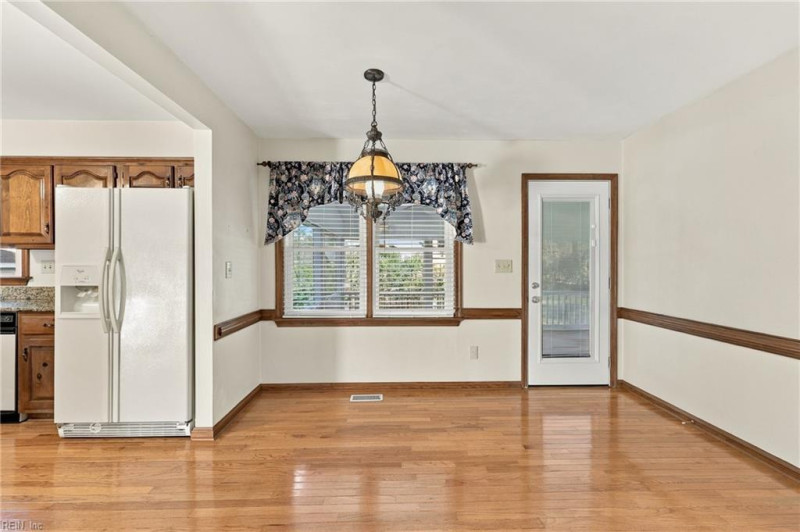 Photo 12 of 37 residential for sale in Chesapeake virginia