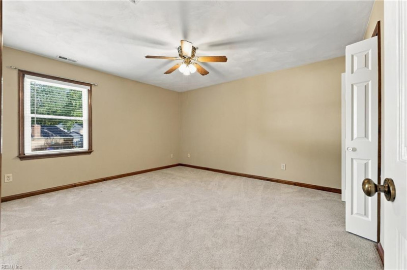 Photo 18 of 37 residential for sale in Chesapeake virginia