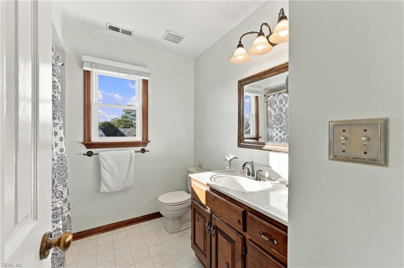 Photo 21 of 37 residential for sale in Chesapeake virginia