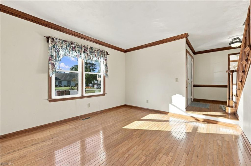 Photo 5 of 37 residential for sale in Chesapeake virginia
