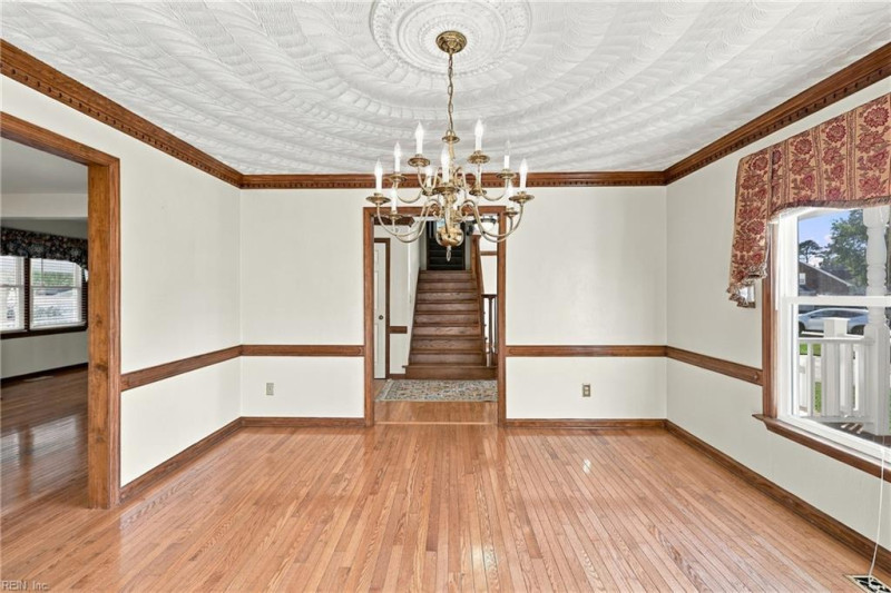 Photo 6 of 37 residential for sale in Chesapeake virginia