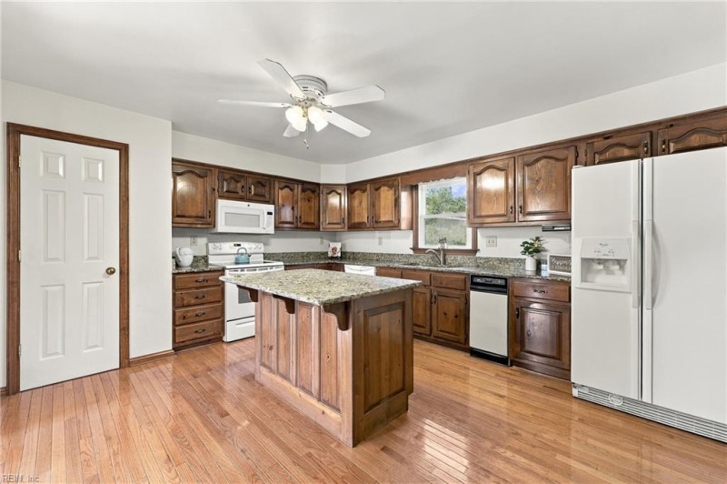 Photo 9 of 37 residential for sale in Chesapeake virginia