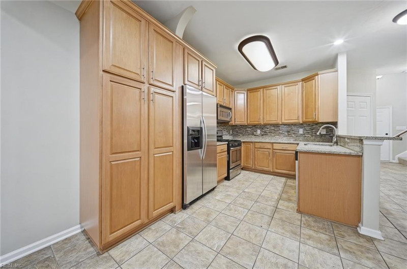 Photo 11 of 38 residential for sale in Newport News virginia