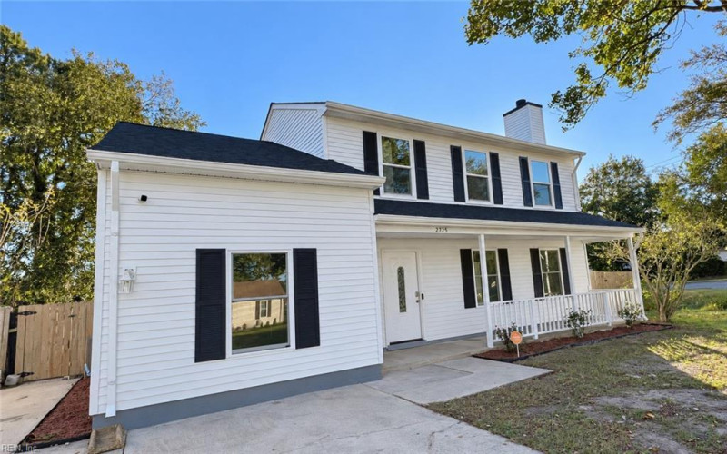 Photo 2 of 13 residential for sale in Chesapeake virginia