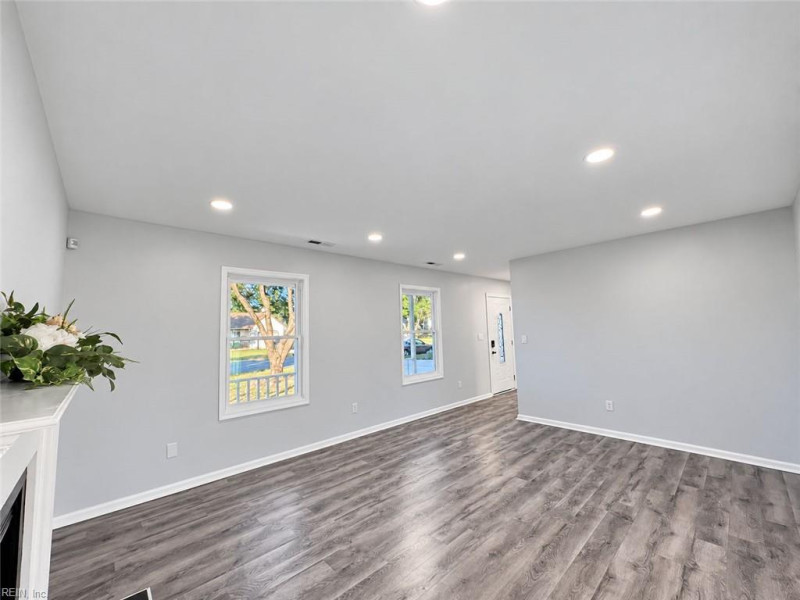 Photo 6 of 13 residential for sale in Chesapeake virginia