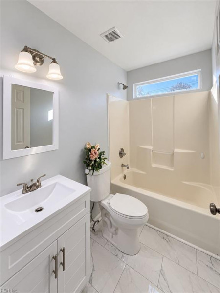 Photo 9 of 13 residential for sale in Chesapeake virginia
