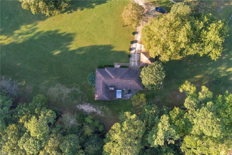 Photo 8 of 37 residential for sale in Isle of Wight County virginia