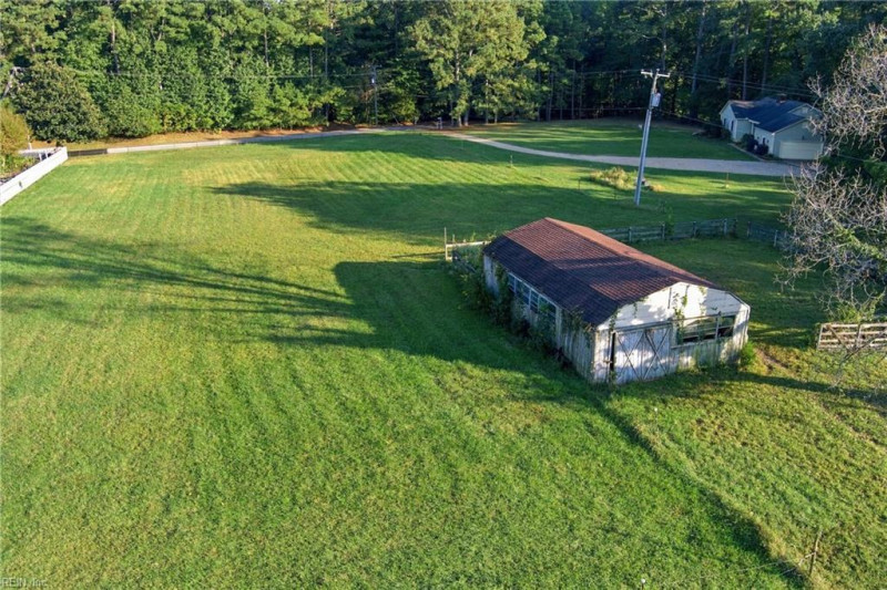Photo 9 of 37 residential for sale in Isle of Wight County virginia