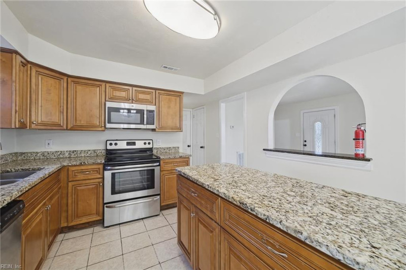 Photo 11 of 27 residential for sale in Hampton virginia