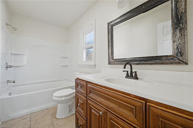 Photo 13 of 27 residential for sale in Hampton virginia