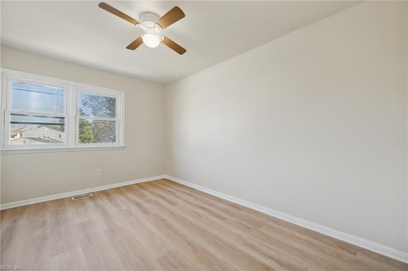 Photo 14 of 27 residential for sale in Hampton virginia