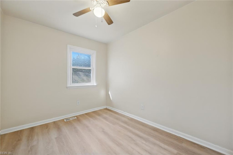 Photo 17 of 27 residential for sale in Hampton virginia