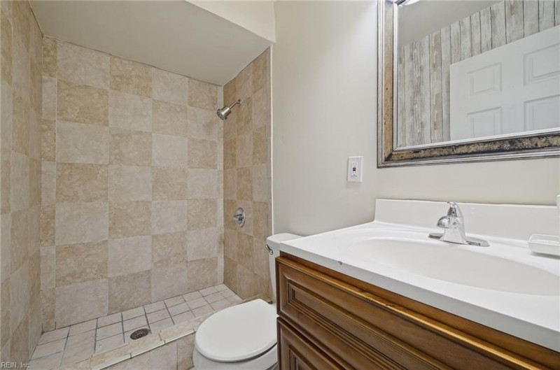 Photo 5 of 27 residential for sale in Hampton virginia