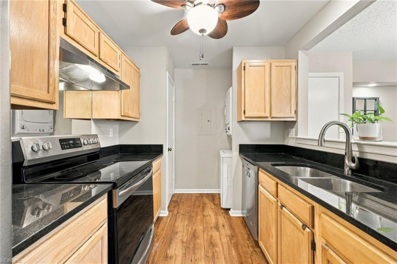 Photo 11 of 48 residential for sale in Virginia Beach virginia