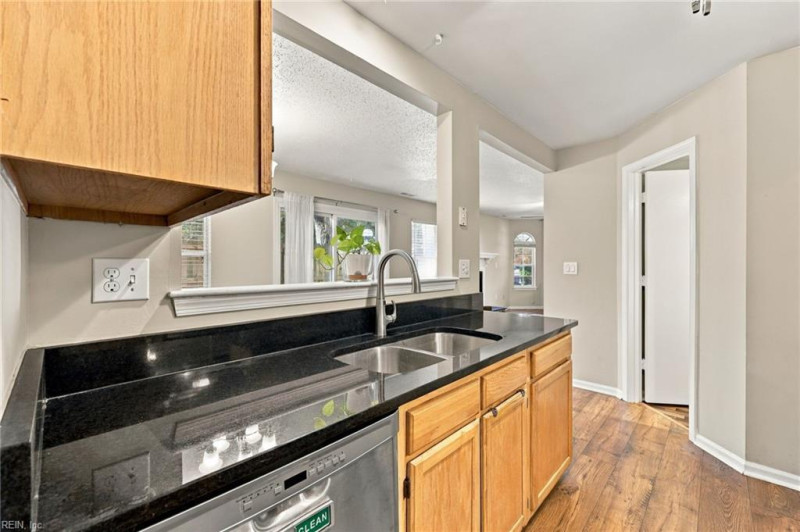Photo 16 of 48 residential for sale in Virginia Beach virginia