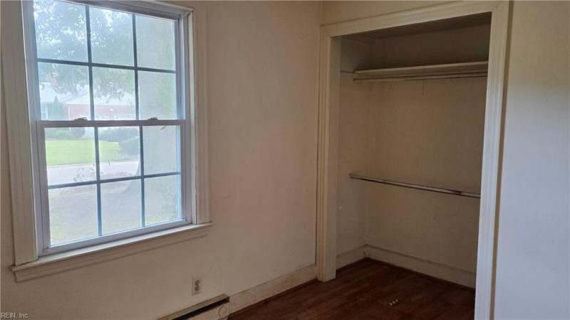 Photo 11 of 18 residential for sale in Portsmouth virginia