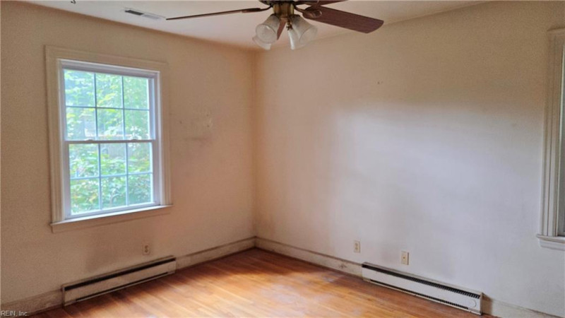 Photo 13 of 18 residential for sale in Portsmouth virginia