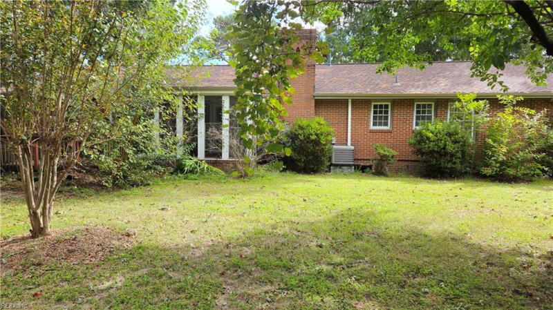 Photo 17 of 18 residential for sale in Portsmouth virginia
