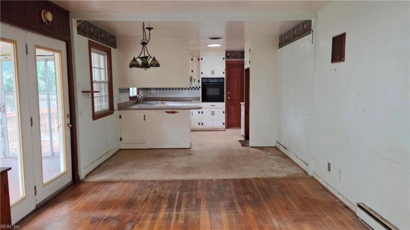 Photo 7 of 18 residential for sale in Portsmouth virginia