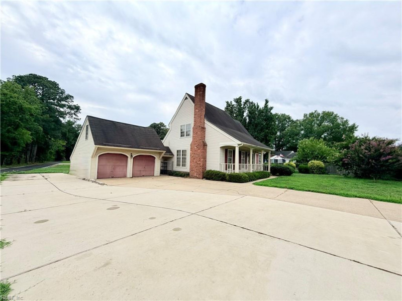 Photo 2 of 11 residential for sale in Poquoson virginia