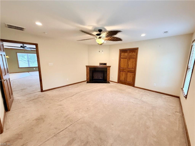 Photo 8 of 11 residential for sale in Poquoson virginia