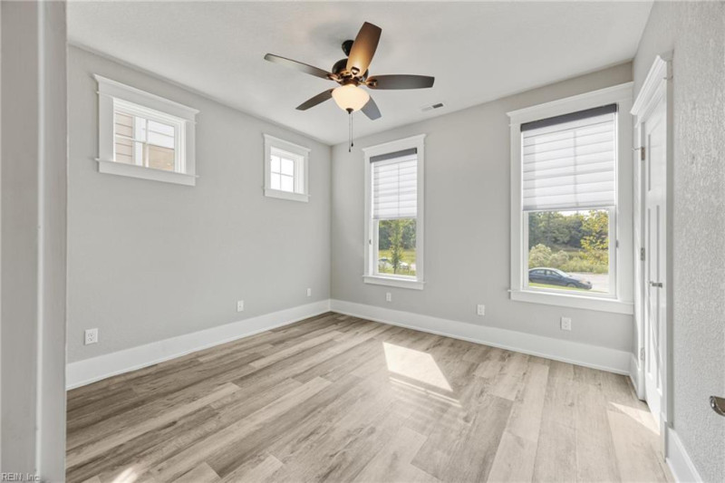 Photo 11 of 40 residential for sale in Suffolk virginia