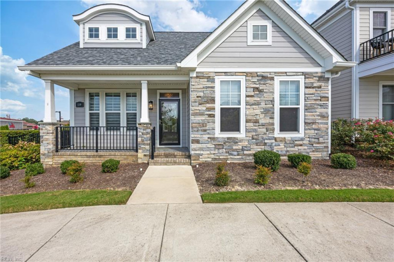 Photo 3 of 40 residential for sale in Suffolk virginia