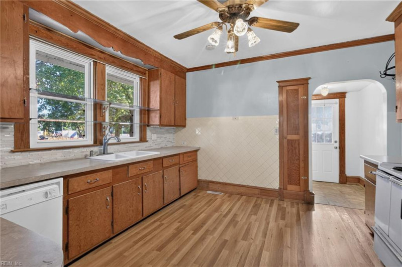 Photo 10 of 28 residential for sale in Hampton virginia