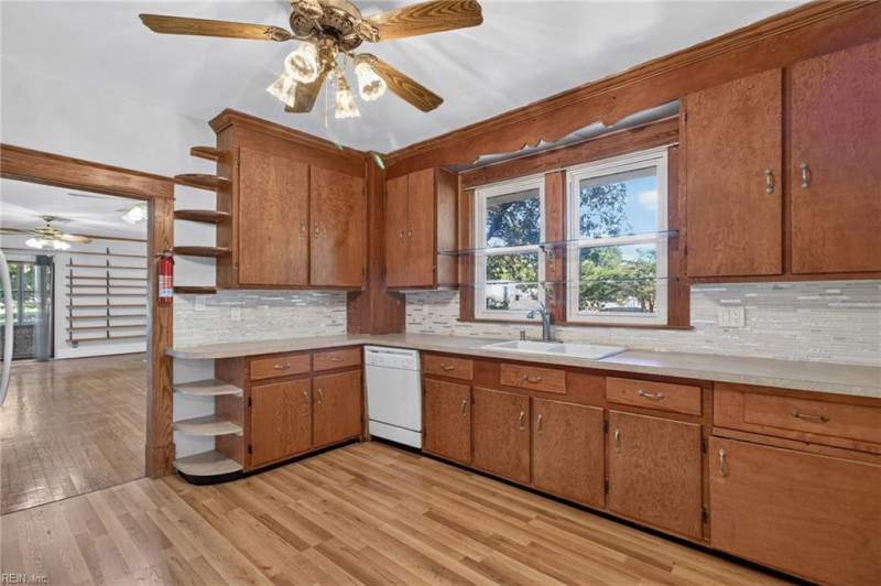 Photo 12 of 28 residential for sale in Hampton virginia
