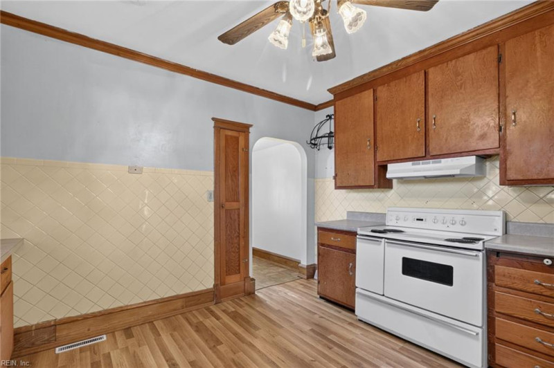 Photo 13 of 28 residential for sale in Hampton virginia