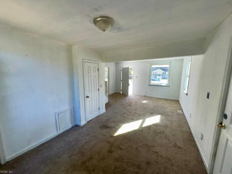 Photo 3 of 14 residential for sale in Portsmouth virginia