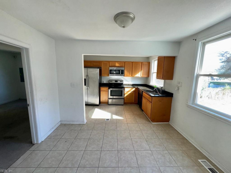 Photo 4 of 14 residential for sale in Portsmouth virginia