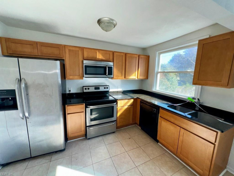 Photo 5 of 14 residential for sale in Portsmouth virginia