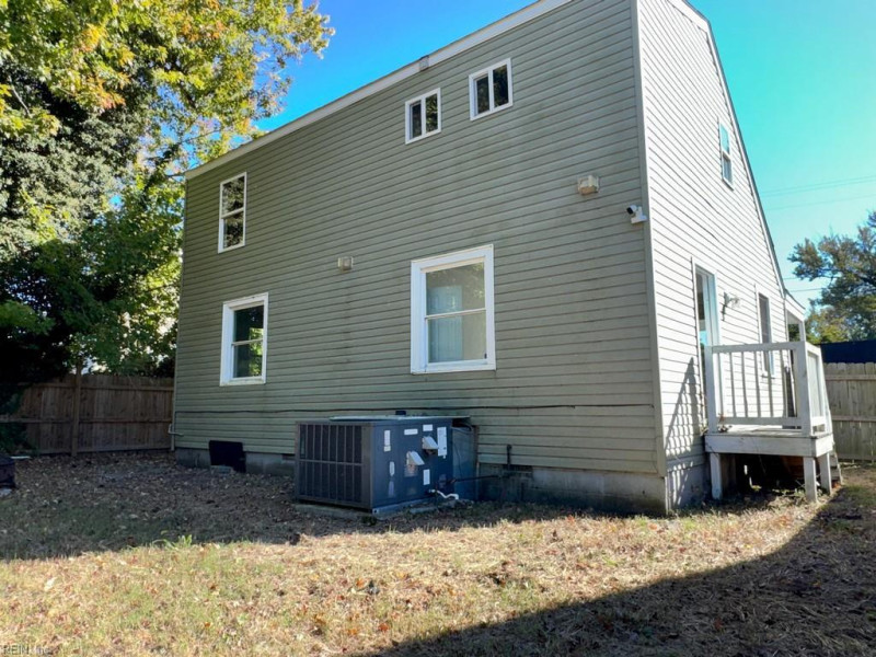 Photo 9 of 14 residential for sale in Portsmouth virginia