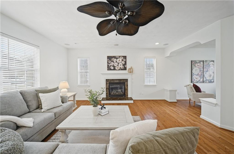 Photo 10 of 49 residential for sale in Chesapeake virginia