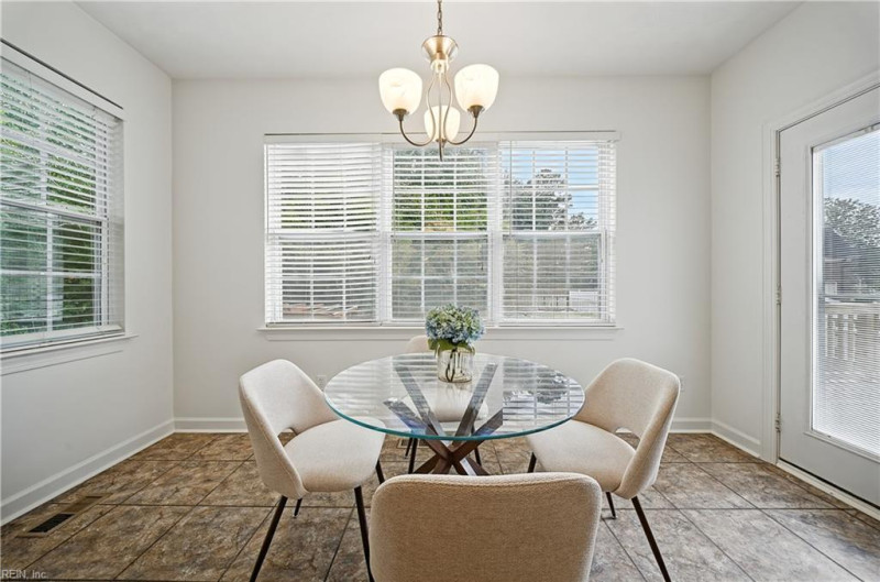 Photo 12 of 49 residential for sale in Chesapeake virginia