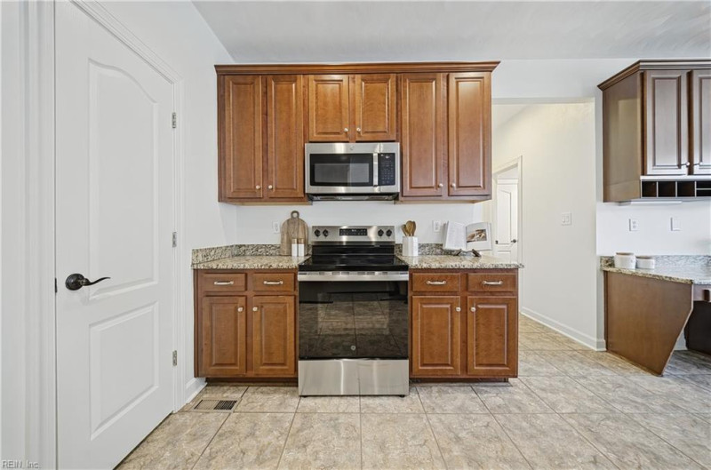 Photo 16 of 49 residential for sale in Chesapeake virginia