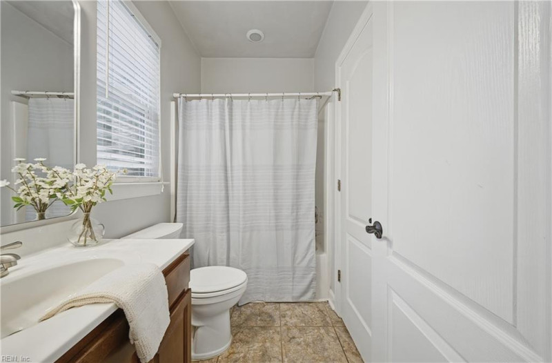Photo 18 of 49 residential for sale in Chesapeake virginia