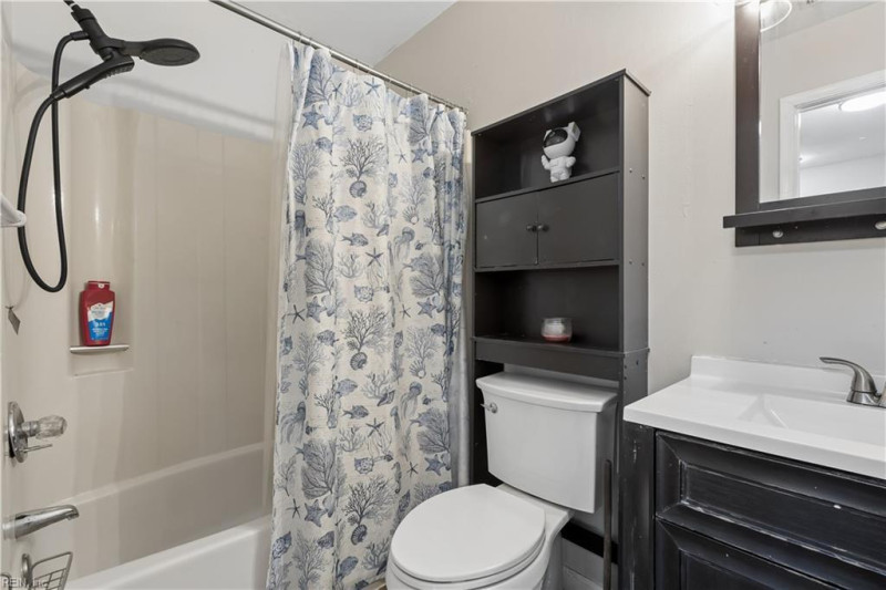 Photo 11 of 27 residential for sale in Virginia Beach virginia