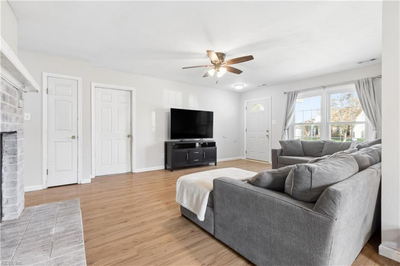 Photo 3 of 27 residential for sale in Virginia Beach virginia