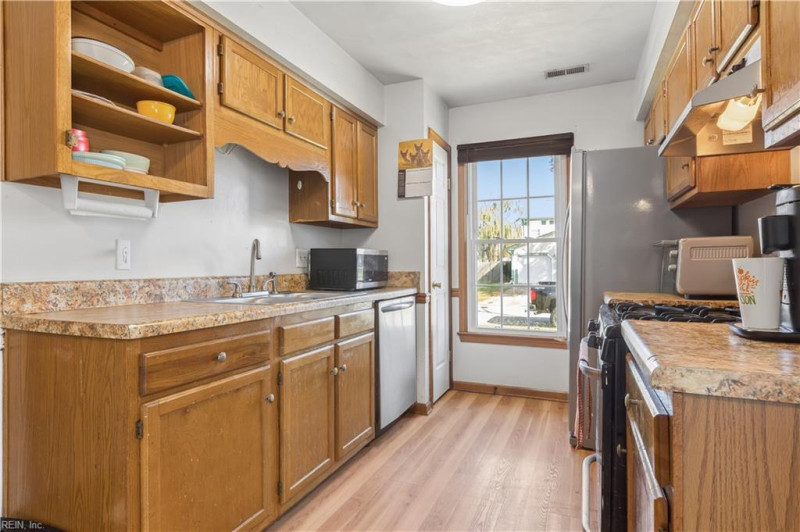 Photo 5 of 27 residential for sale in Virginia Beach virginia