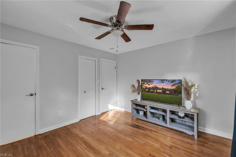 Photo 13 of 28 residential for sale in York County virginia
