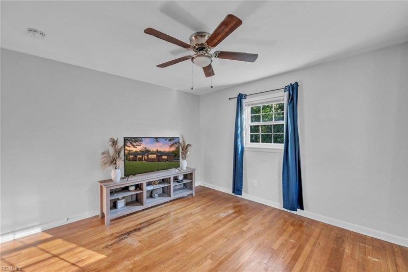 Photo 14 of 28 residential for sale in York County virginia