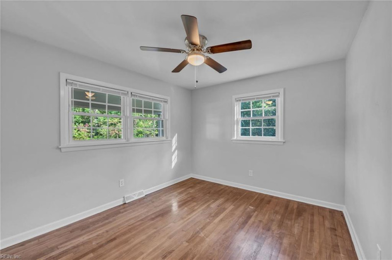 Photo 16 of 28 residential for sale in York County virginia
