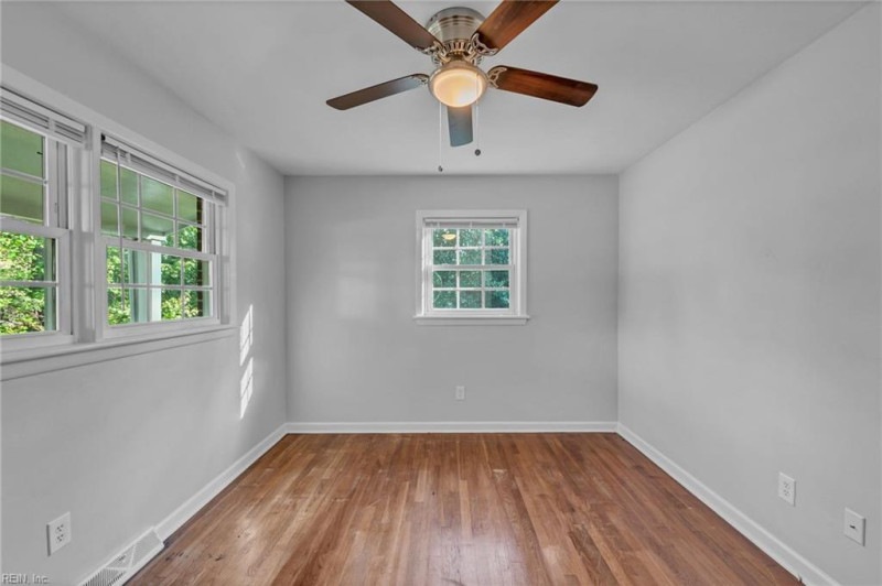 Photo 18 of 28 residential for sale in York County virginia
