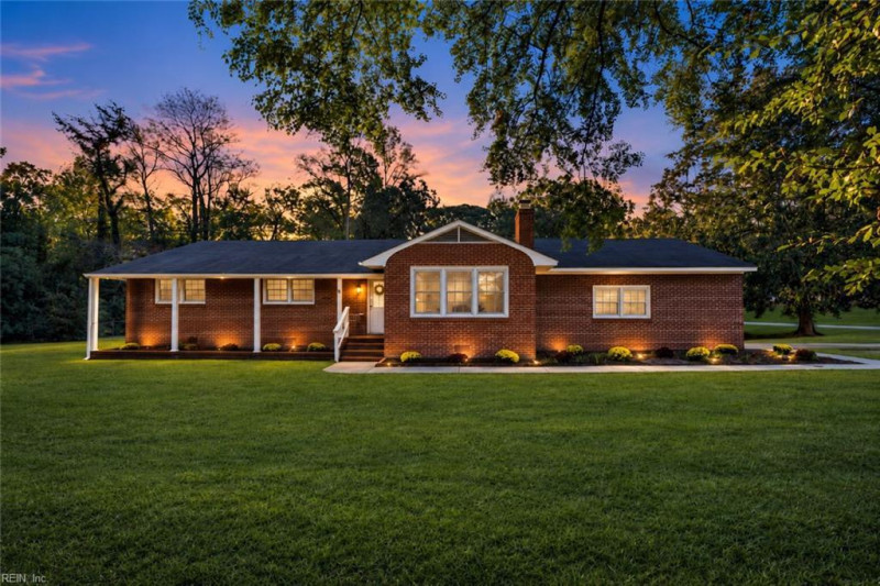 Photo 2 of 28 residential for sale in York County virginia