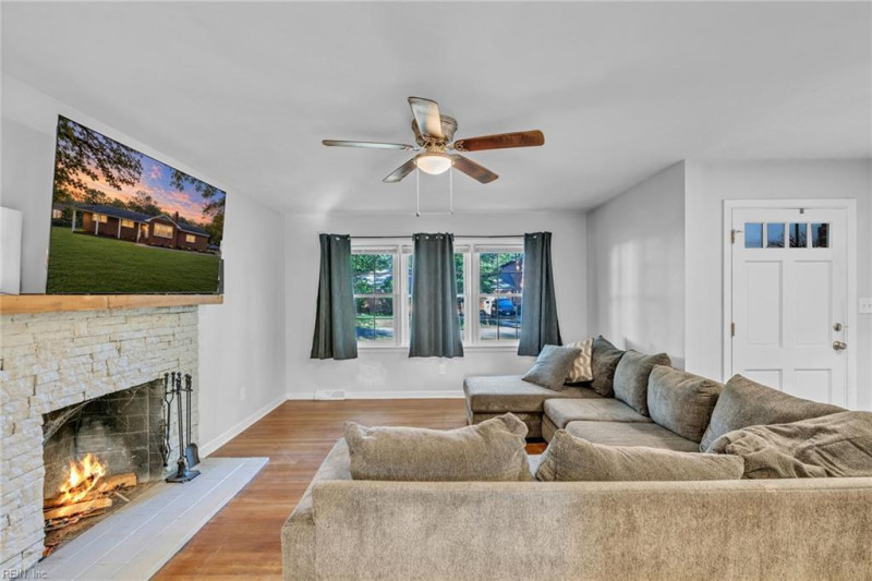 Photo 3 of 28 residential for sale in York County virginia