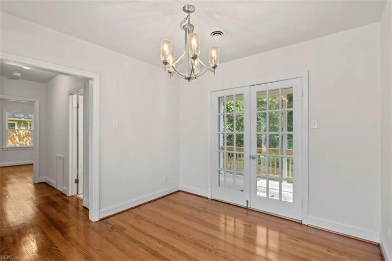 Photo 13 of 37 residential for sale in York County virginia