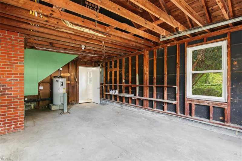 Photo 22 of 37 residential for sale in York County virginia